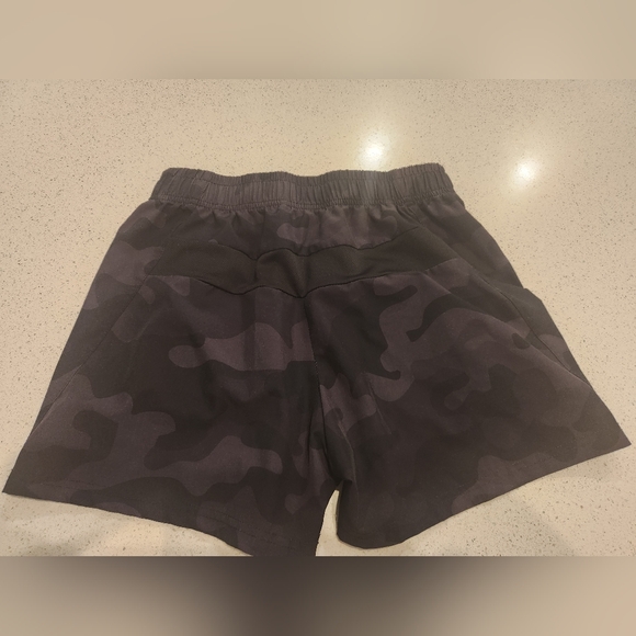 Young LA Bodybuilder Shorts - Picture 5 of 6